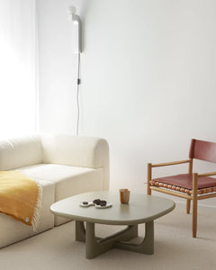 salon minimaliste aménagé avec du mobilier de chez Tamo design