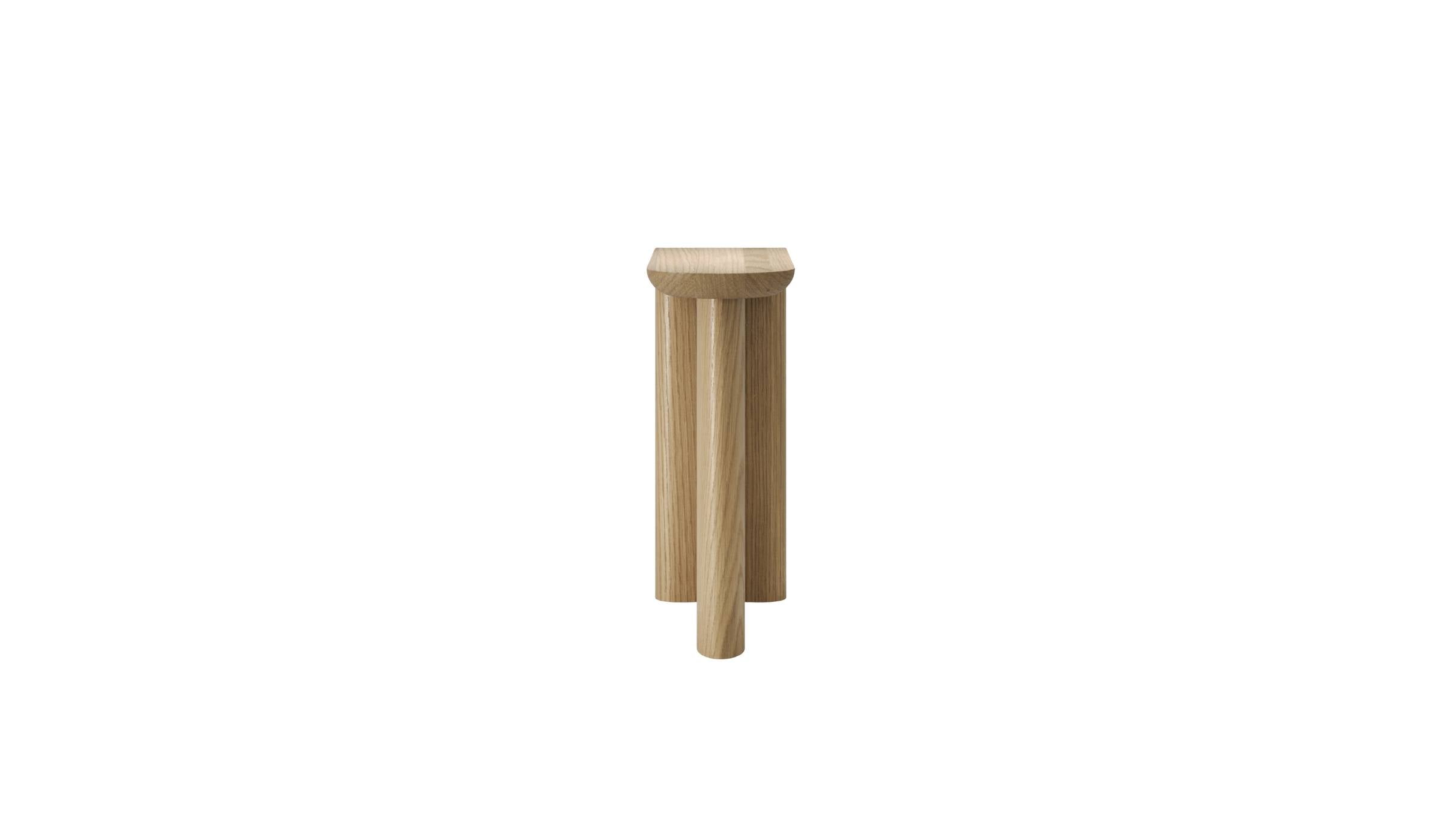 Console Re-Form en chêne massif Wewood, vue de face sur fond blanc