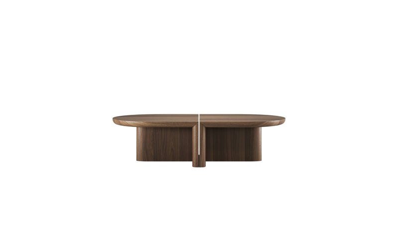 Ensemble de 2 table basse Re-Form de Wewood en noyer massif, vue de latérale sur fond blanc