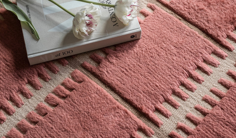 Lilly rug, handmade in wool, red