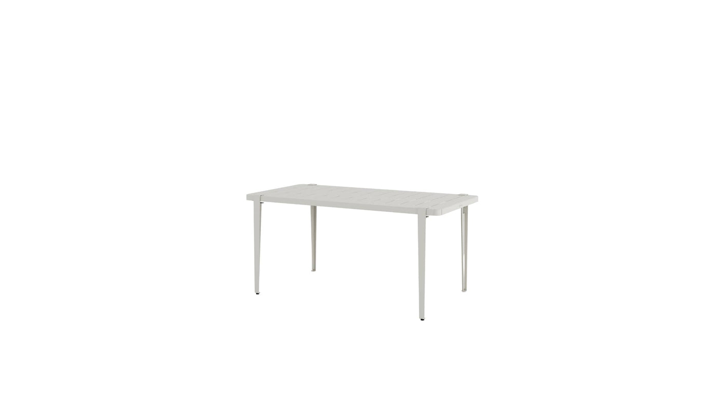 Table rectangulaire Tiptoe modèle Panorama en métal gris craie, 6 places, présentée sur fond blanc.