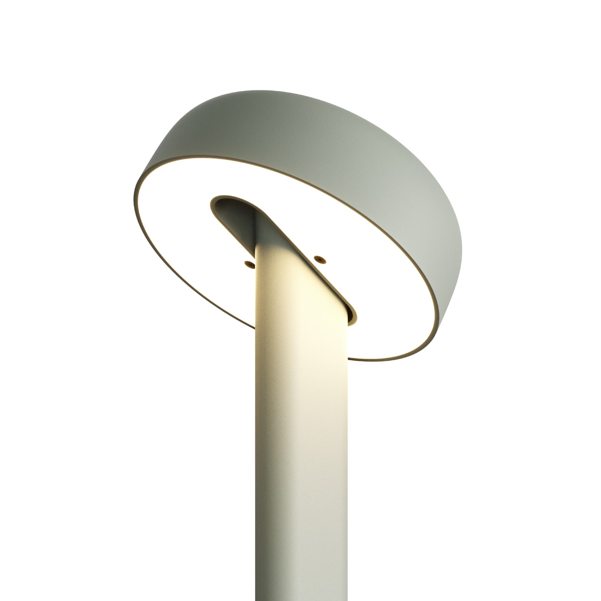 Lampe gris eucalyptus, modèle Nod de Tiptoe, vue rapprochée de l’abat-jour circulaire, éclairage visible, avec la lumière dirigée vers le bas.