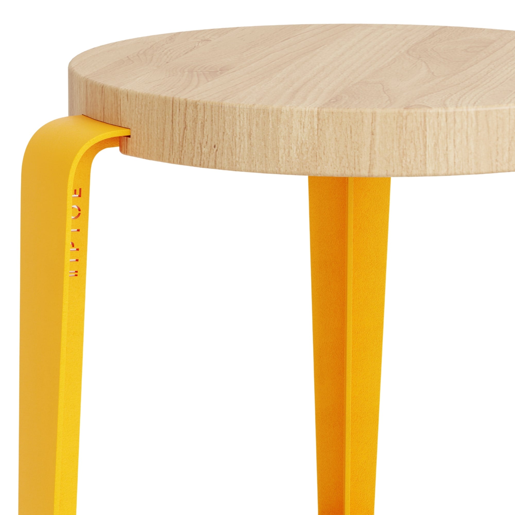 Zoom sur un tabouret enfant Tiptoe avec assise en bois clair et pieds en acier jaune