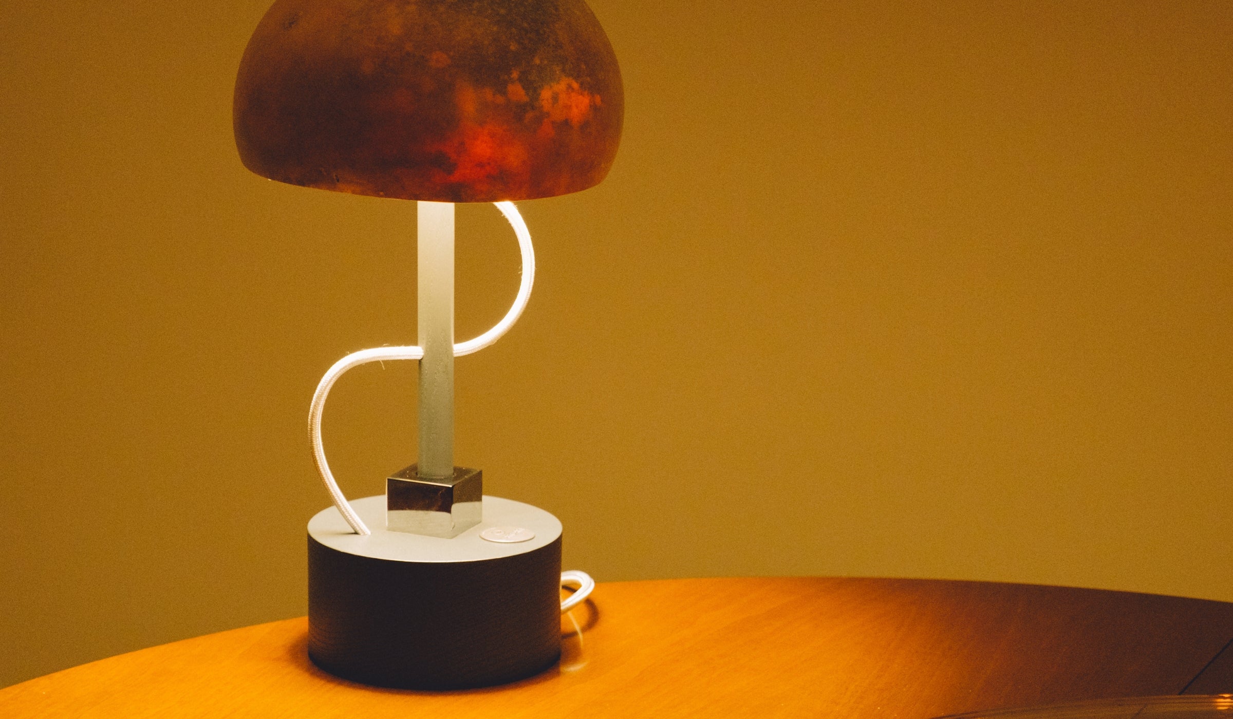 Lampe de table-Déra - Lampe de table en citrouille sèche, finition frêne noir et chrome--NOVINEA-MARGART