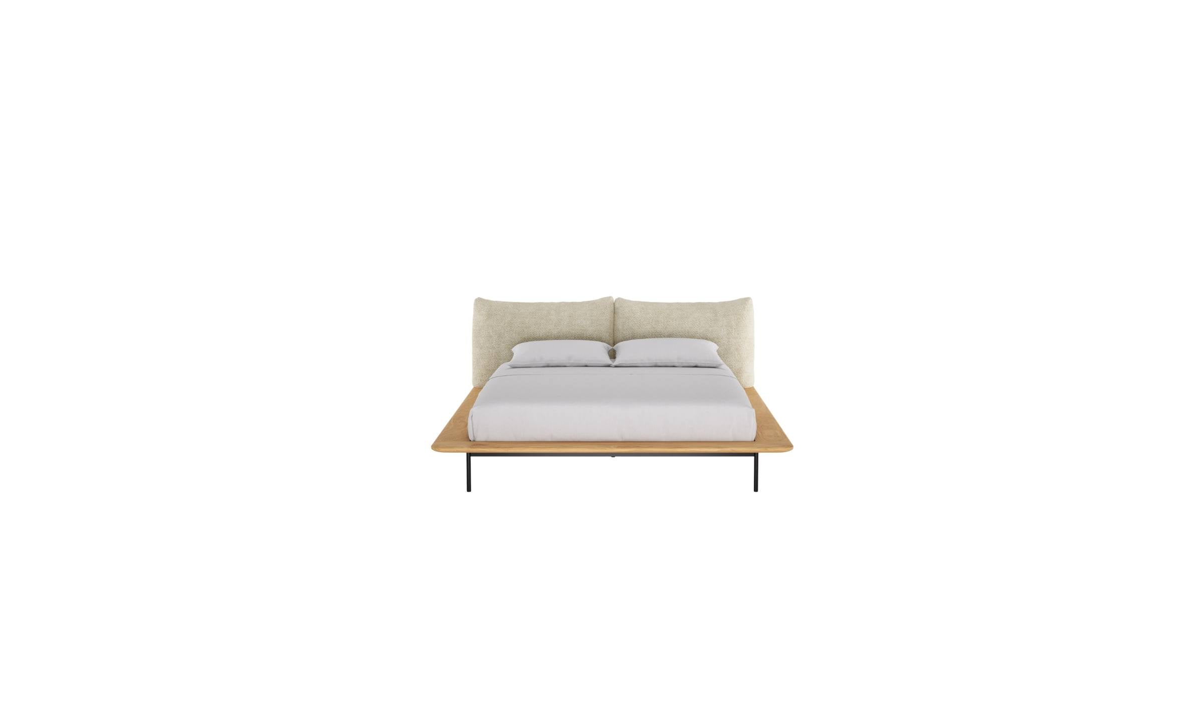 Lit Platform de Wewood en bois massif de chêne, avec tête de lit textile intégrée, vu de face sur fond blanc