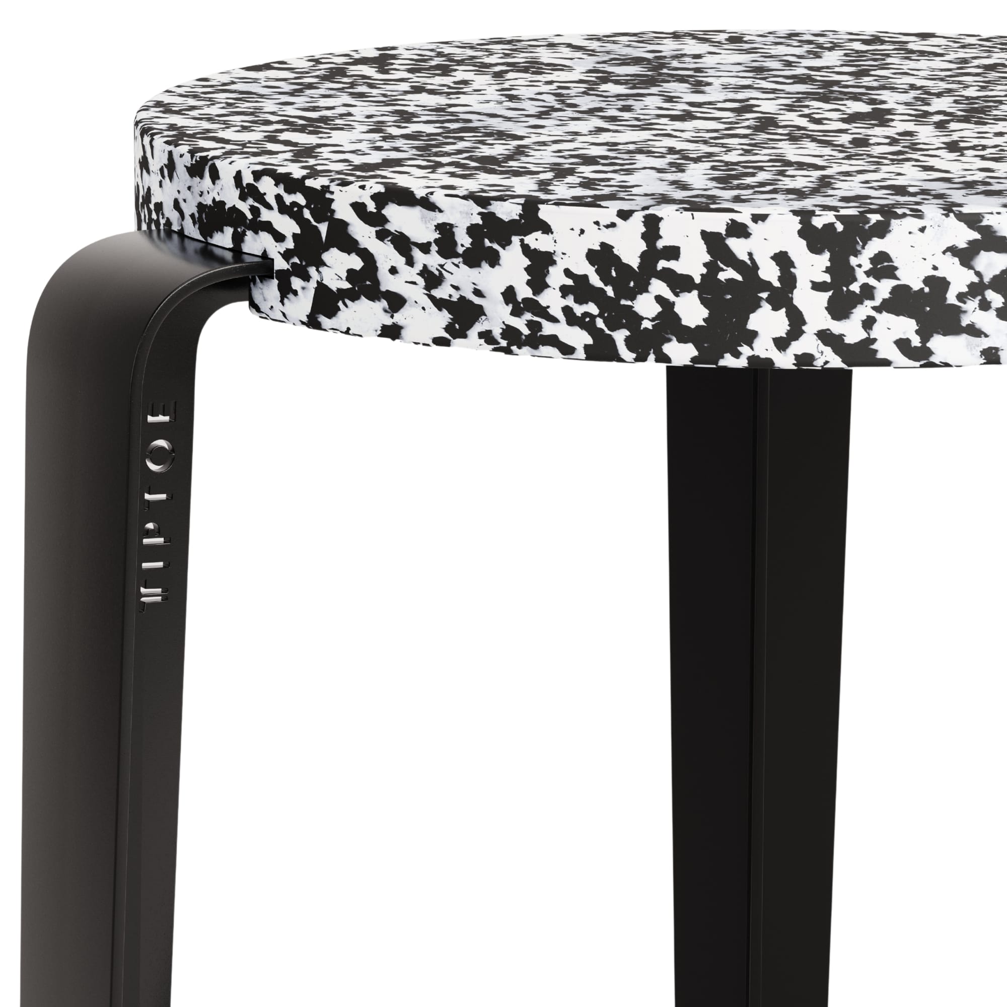 Zoom sur l’assise en plastique recyclé noir et blanc du tabouret de comptoir Lou Tiptoe.