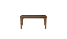 Vue en légère plongée de la table Soma 180 cm en chêne noyer, plateau ovale et structure fine, 6 à 8 places sur fond blanc