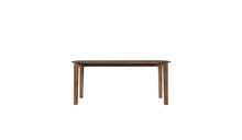 Vue de face de la table Soma 240 cm en noyer massif, piètement large et structure visible, 8 à 10 places, sur fond blanc