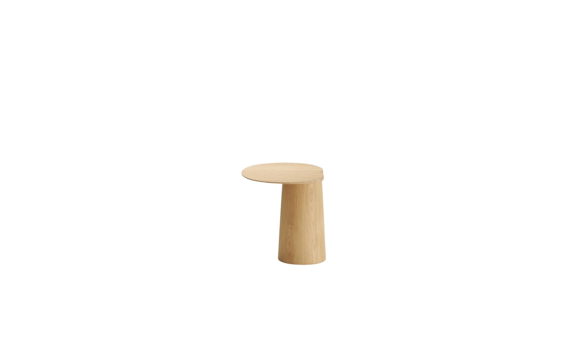 Table d’appoint en chêne massif Anchor, vue de profil sur fond blanc