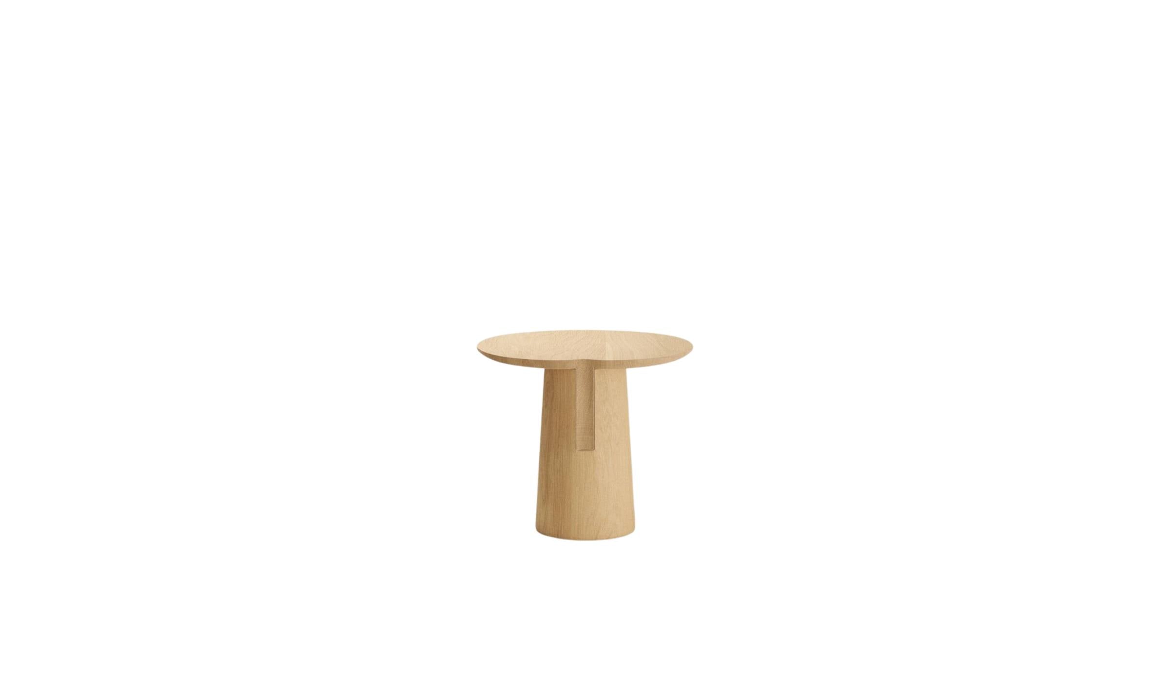 Table d’appoint en chêne massif Anchor vue arrière sur fond blanc