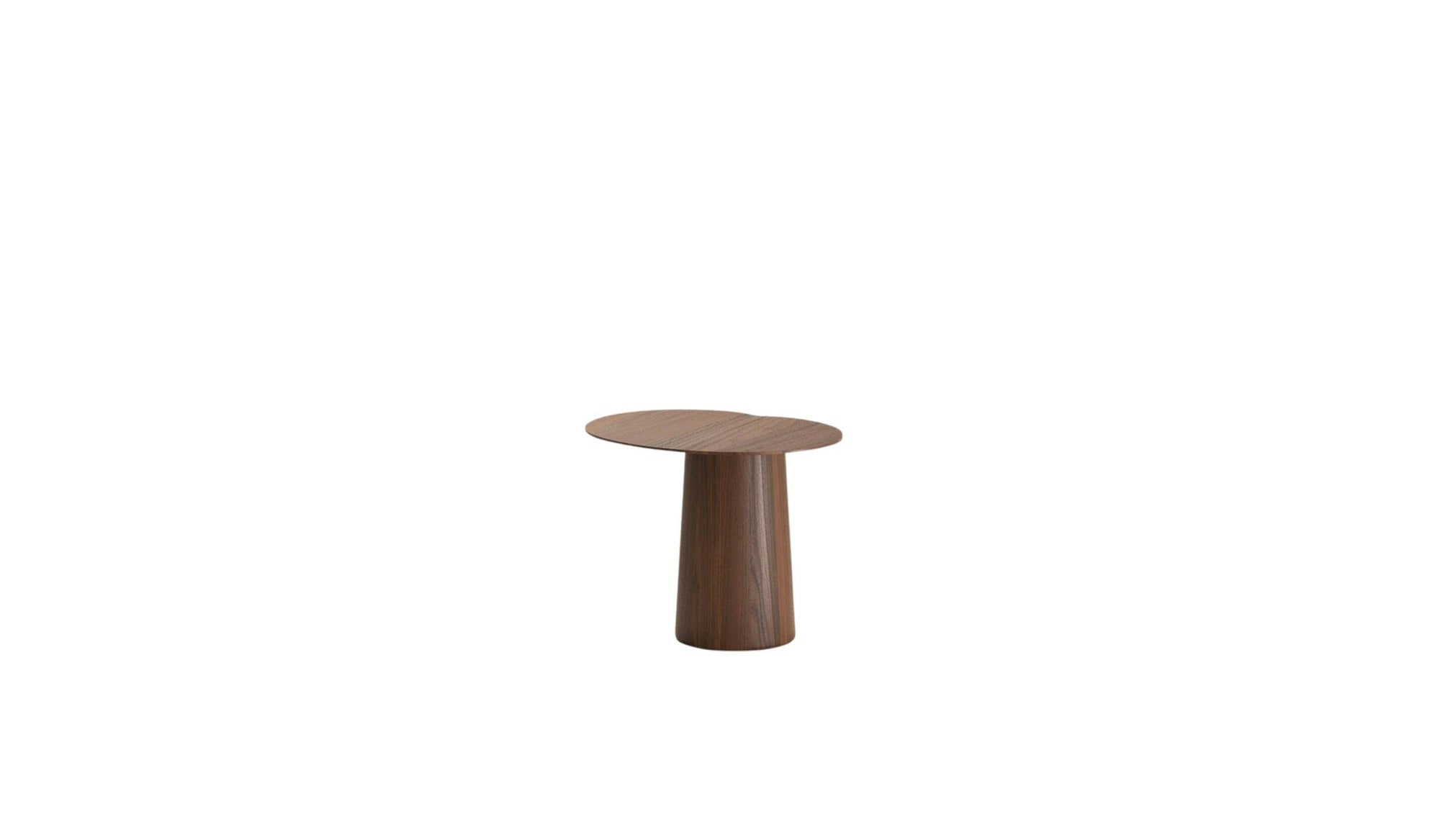 Table d’appoint en noyer massif Anchor, vue de 3/4 sur fond blanc