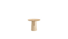 Table d’appoint Anchor vue arrière, plateau en bois clair et base cylindrique en marbre sur fond blanc