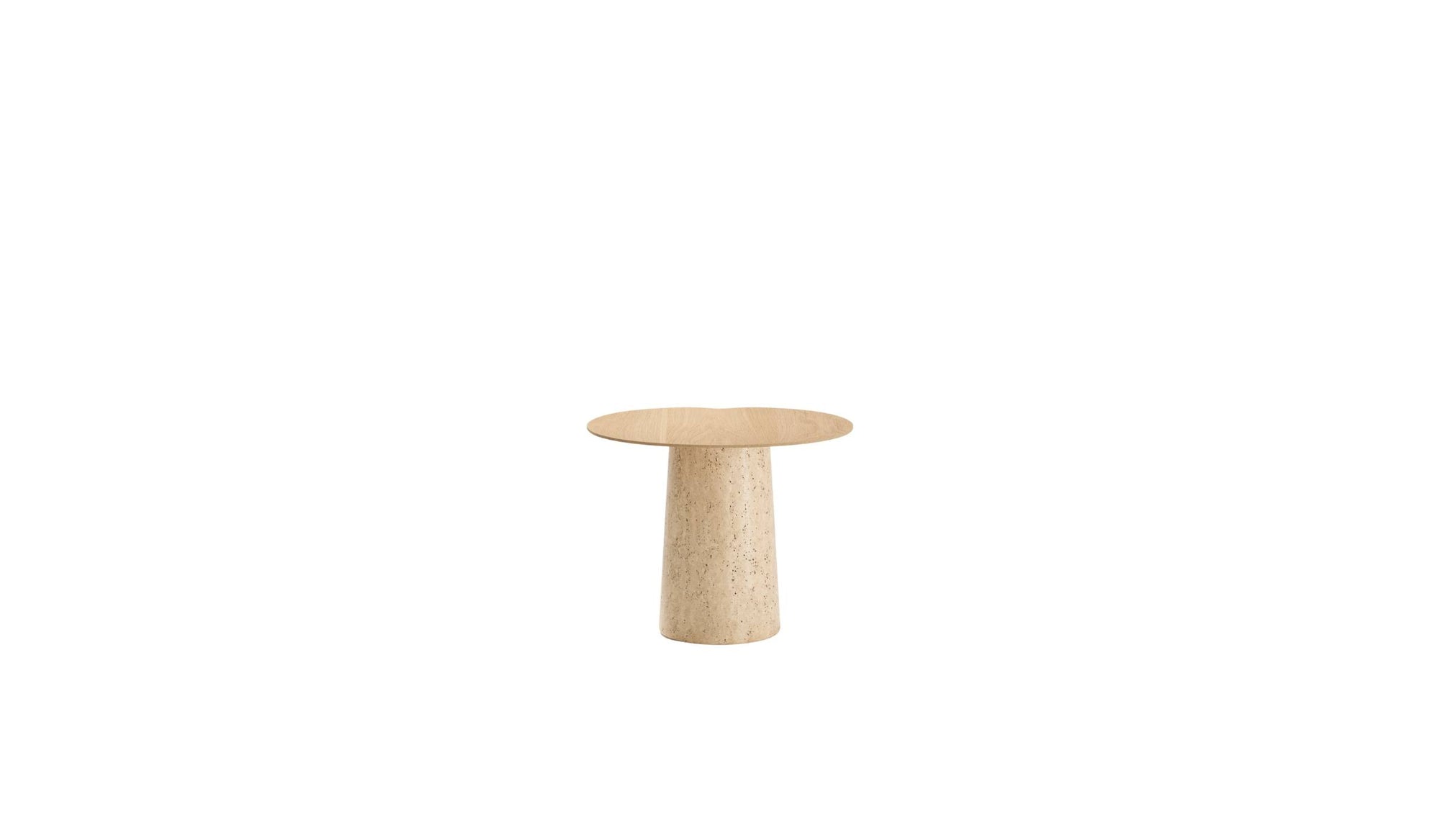Table d’appoint Anchor en marbre travertin et chêne – vue frontale, plateau en bois clair et base cylindrique en pierre sur fond blanc