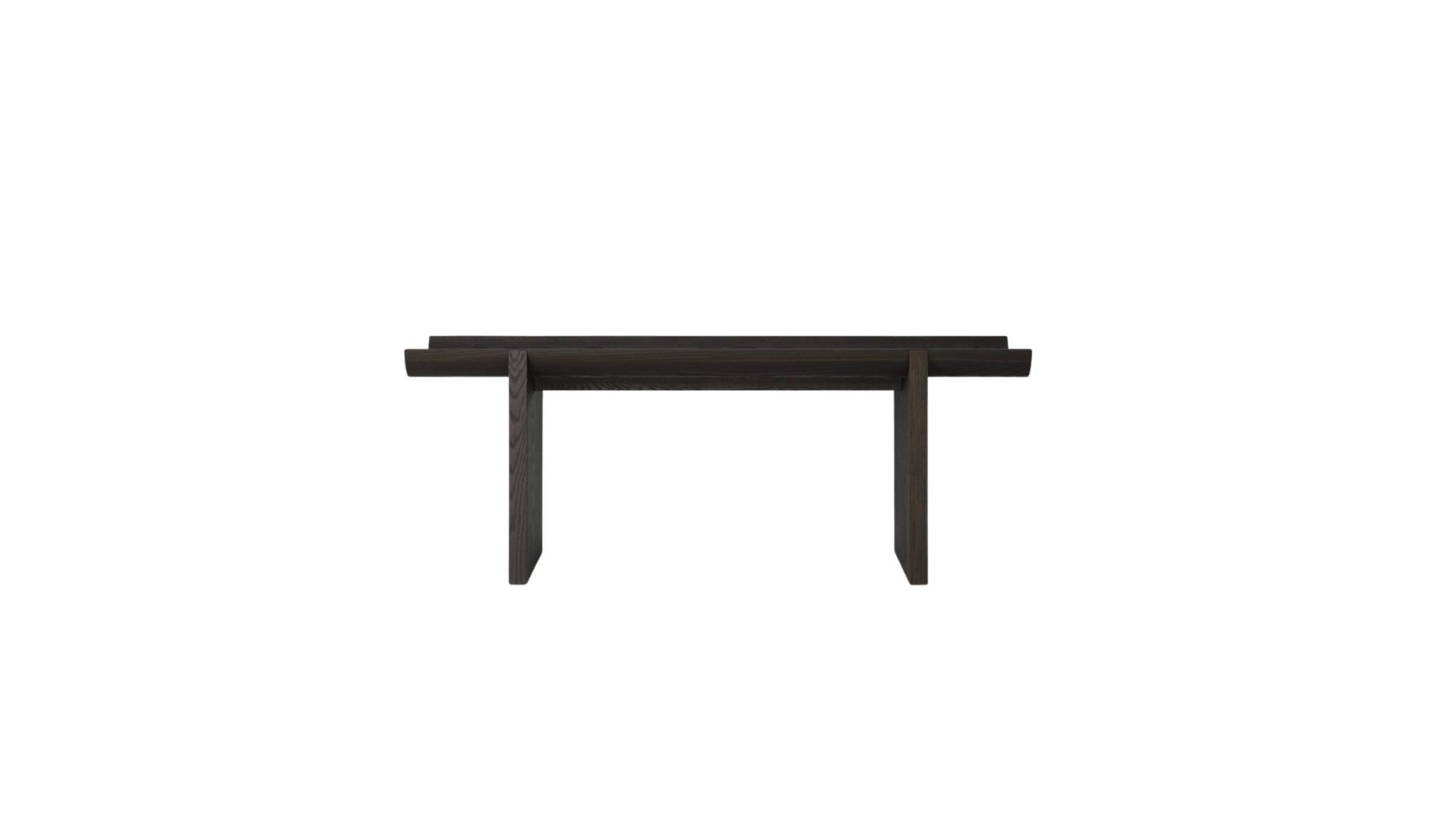 Table d'appoint Rigoles de WeWood en chêne brun, vue de face sur fond blanc, piètement géométrique et plateau incurvé