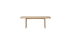 Table d'appoint Rigoles de WeWood en chêne naturel, vue de face sur fond blanc, piètement géométrique et plateau incurvé