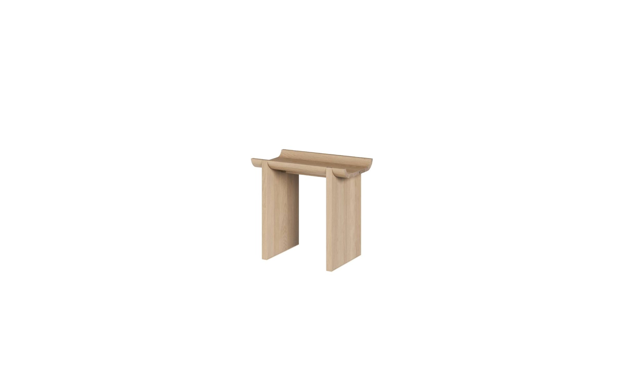 Table d'appoint haute Rigoles de WeWood en chêne naturel, avec plateau sculpté, vue de trois quarts sur fond blanc