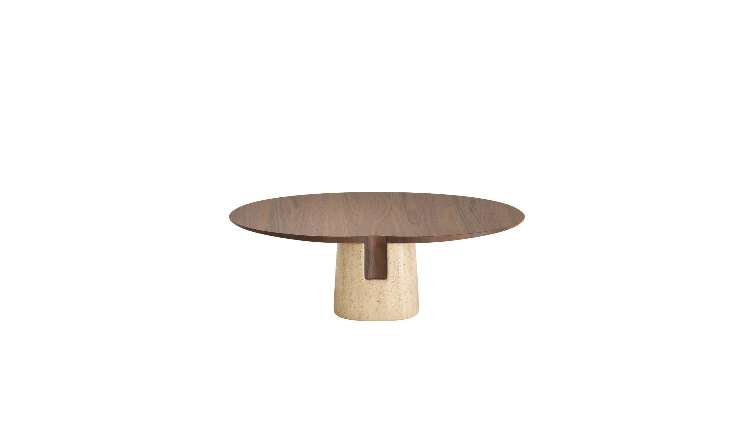 Table basse Anchor de Wewood en noyer et marbre travertin, vue arrière sur fond blanc