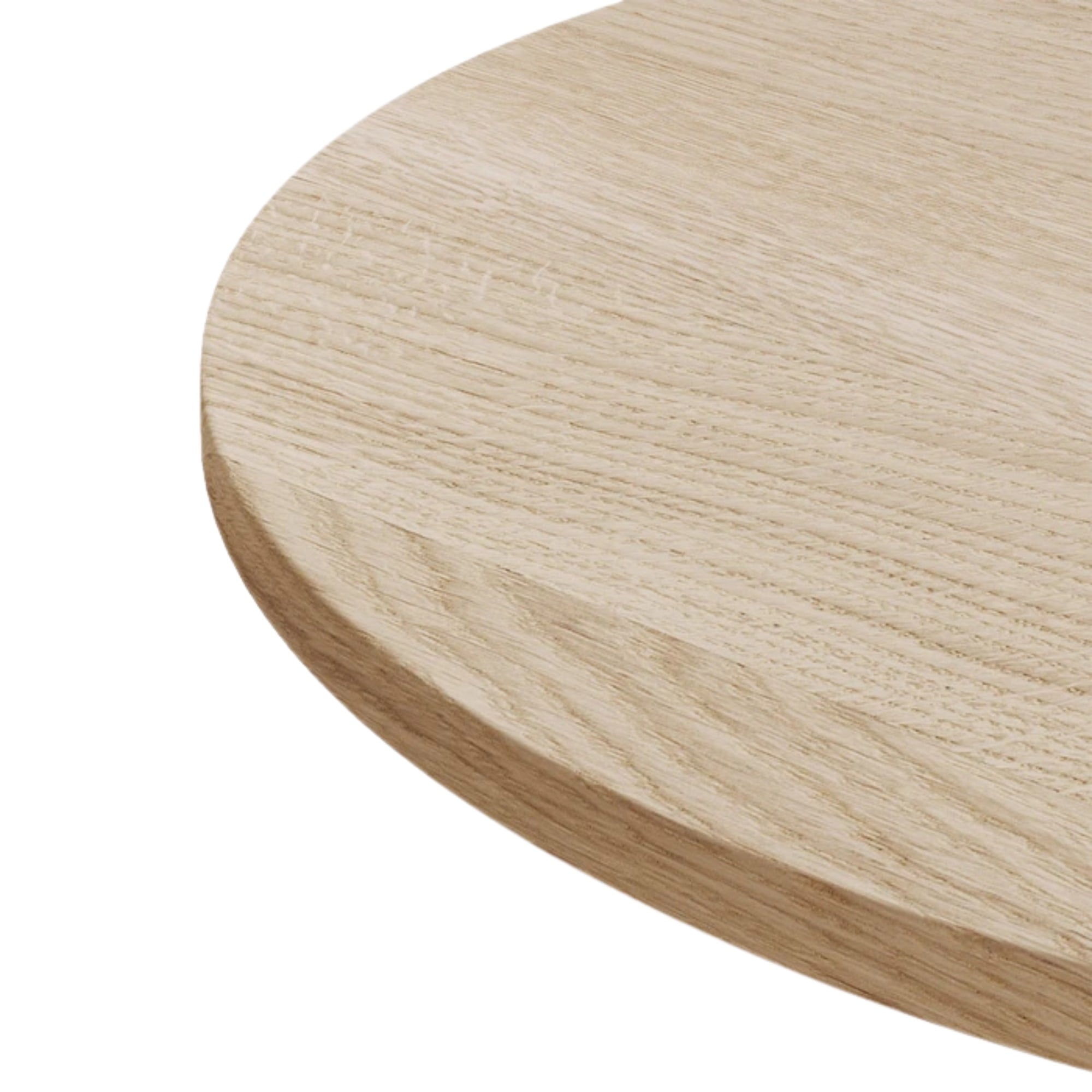 Détail du plateau rond en bois clair de la table Moka de Tiptoe, veinage naturel apparent