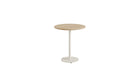 Table bistrot Moka Tiptoe, plateau rond en chêne, pied central en acier thermolaqué blanc crème, vue 3/4 sur fond blanc.