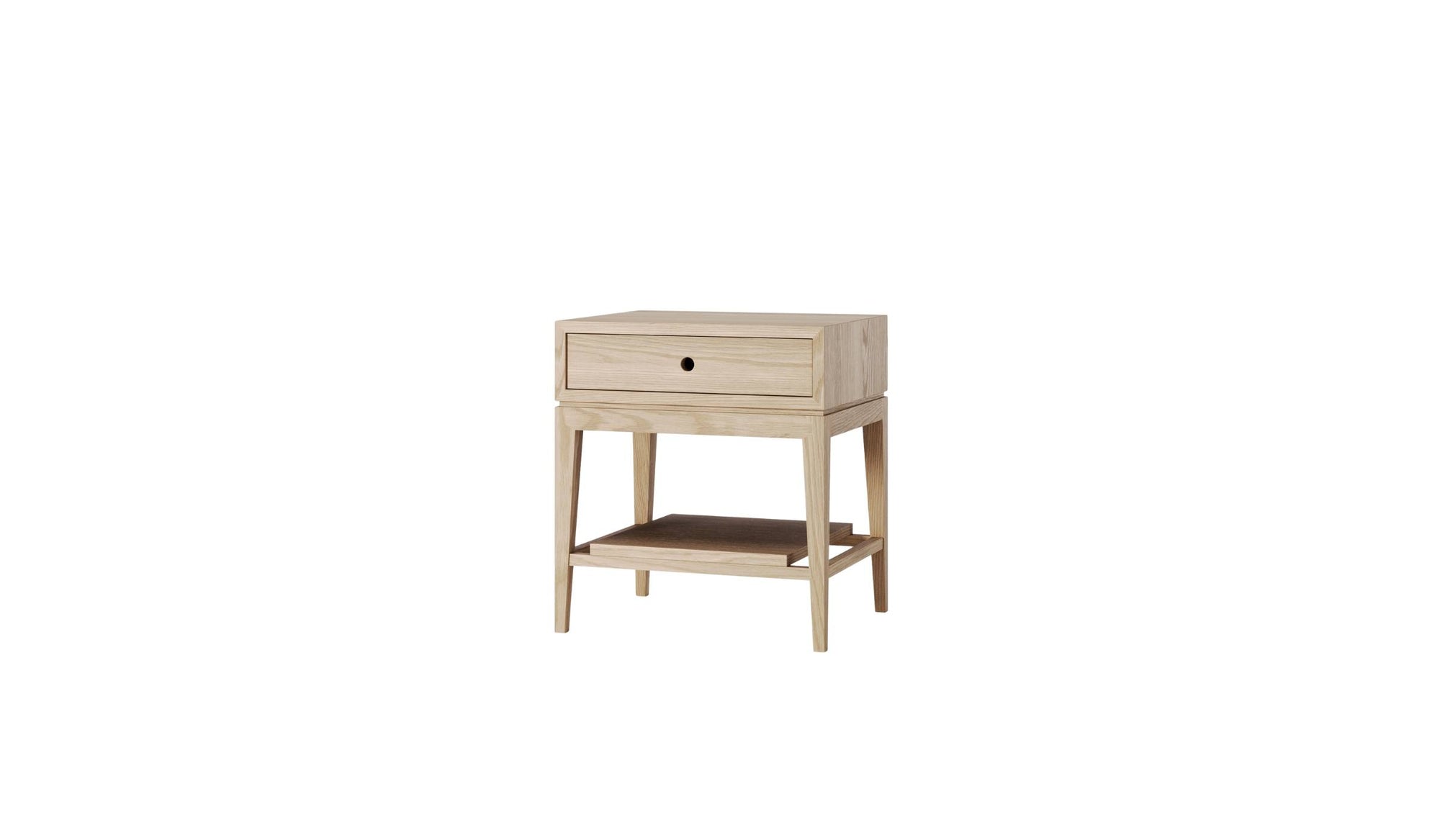 Table de chevet Criado Mudo Wewood en chêne massif, vue de trois quarts sur fond blanc avec tiroir et étagère.