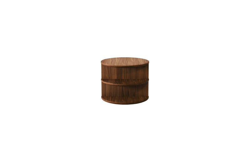 Table de chevet Triplex en noyer massif de Wewood, vue de face sur fond blanc