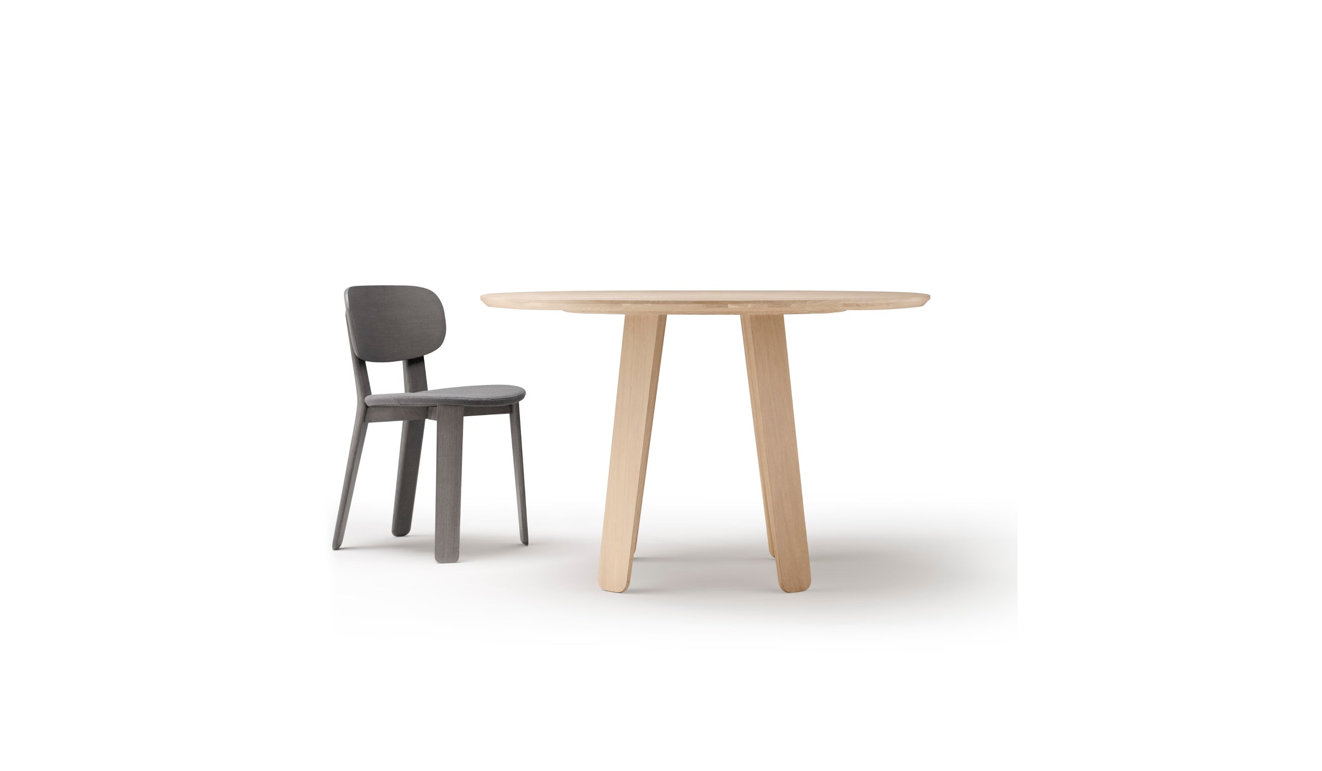 Table de bistrot Triku, en chêne massif