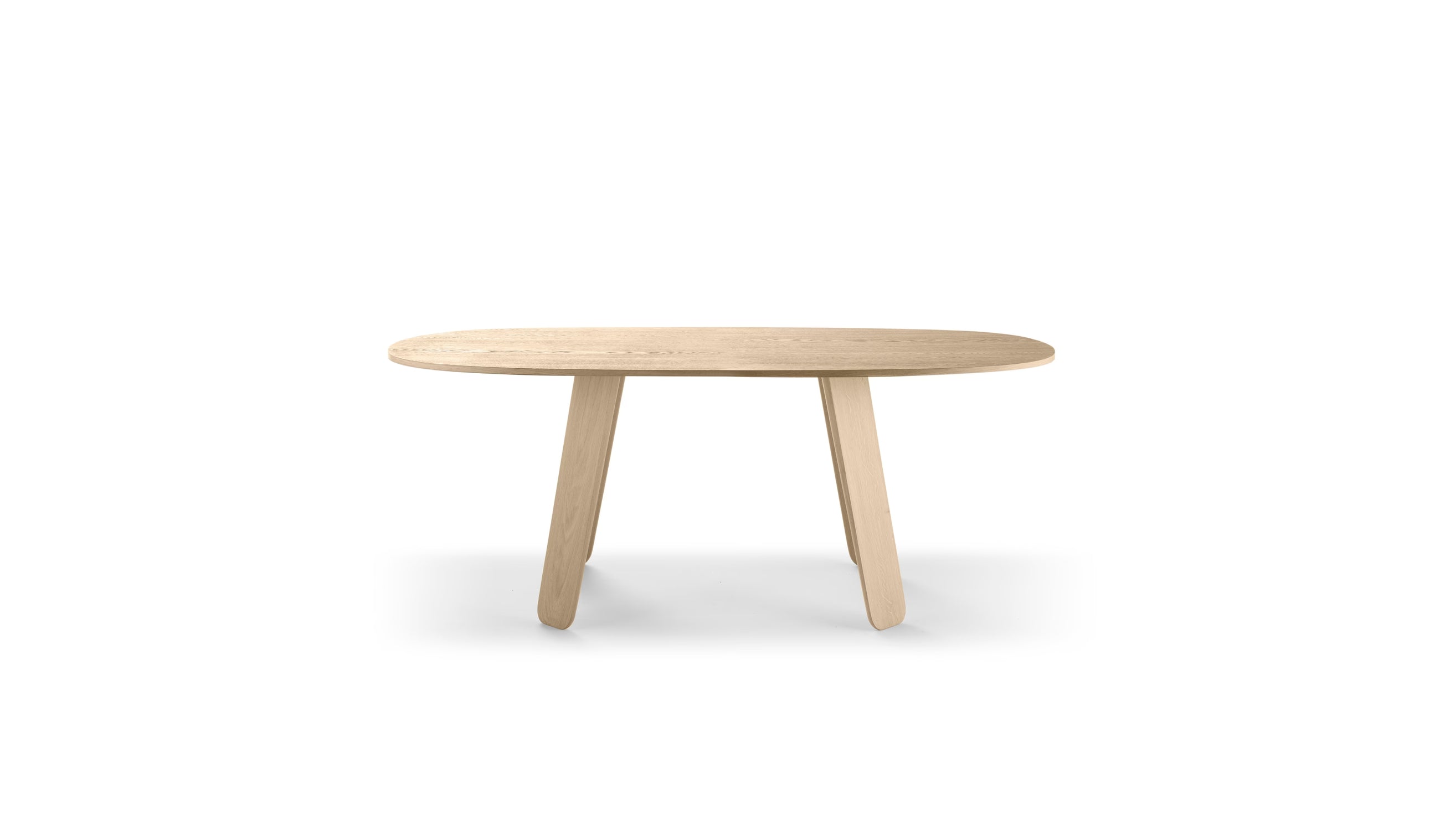 Table ovale Triku, en chêne massif